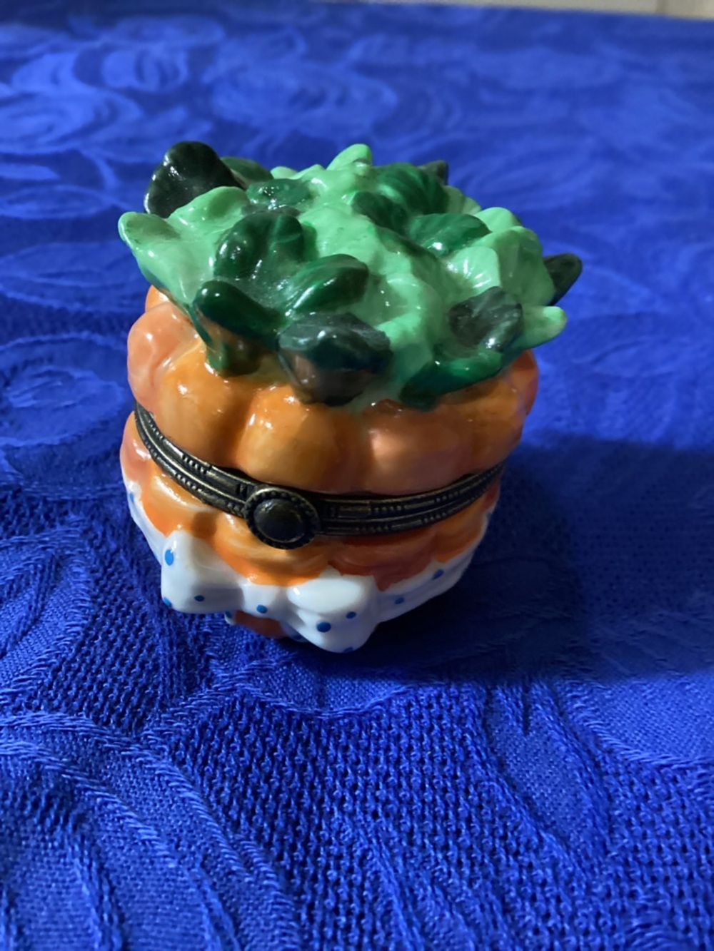 Porcelain Collectible Hinged Trinket Boxes. - Picture 4 of 5